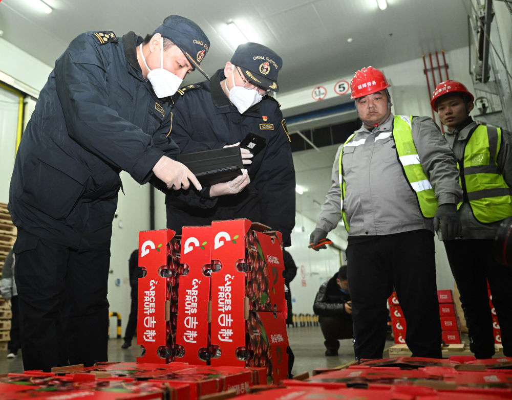 一线口岸新观察:边贸忙 产业兴(图4) 一线口岸新观察:边贸忙 产业兴(图4)